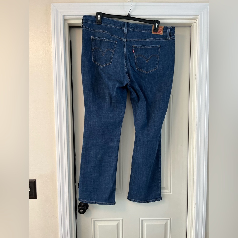 Levi’s Classic Bootcut in medium blue wash! Size 18W! Great condition! - Picture 5 of 12